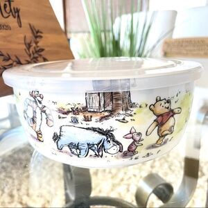 NWT Disney Winnie The Pooh & Friends Big Pressure Lid Food Container Bowl